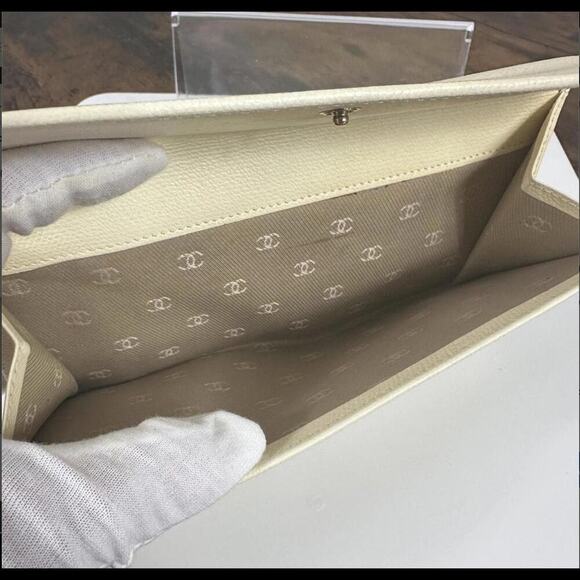 CHANEL Pale Yellow Leather CC Vintage Long Wallet 9728895 (CCXX150) - Picture 10 of 16